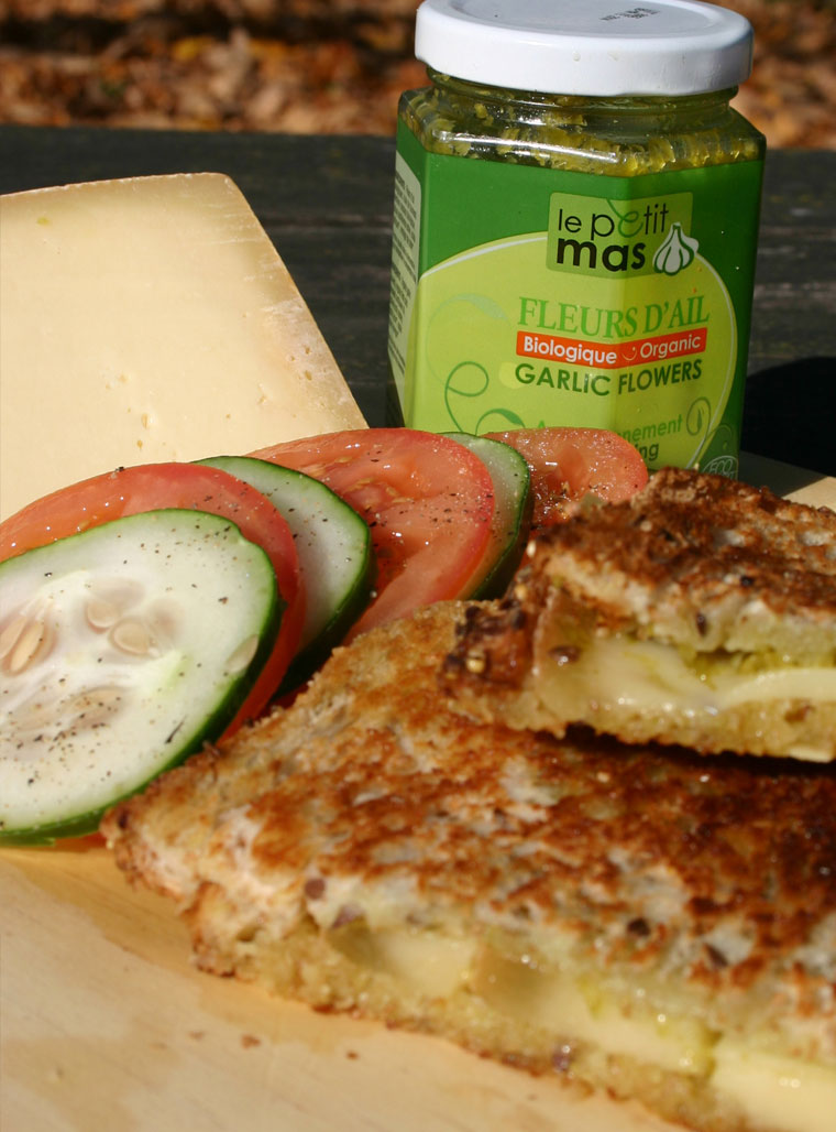 recette de Grilled-cheese au Alfred le fermier et fleurs d'ail