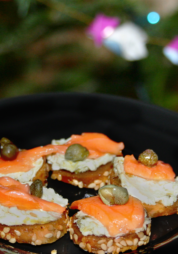Chips de bagel au fromage aux fleurs d'ail fermentées dans l'huile - Recette - Le Petit Mas