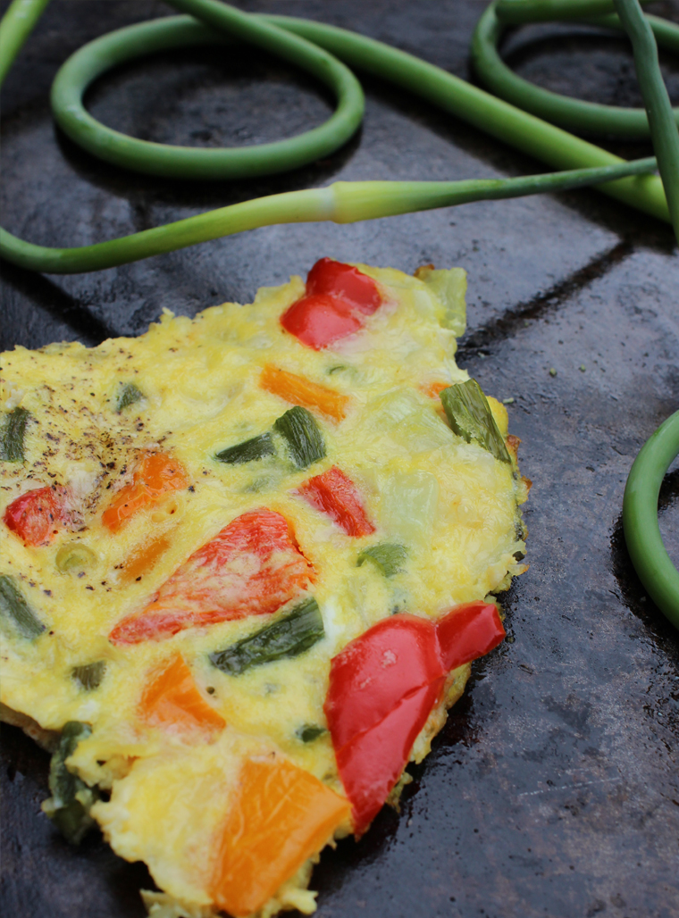 Frittata aux poivrons et fleurs d'ail fraîches - Recette - Le Petit Mas