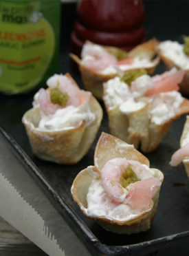 Recette de canapés à la crème fouetté aux fleurs d'ail et crevettes de Le Petit Mas - Recette fleurs d'ail du Québec et ail du Québec Le Petit Mas