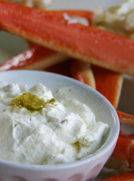 Recette de crème fouettée aux fleurs d'ail pour le crabe des neiges | Le Petit Mas  - Recette fleurs d'ail du Québec et ail du Québec