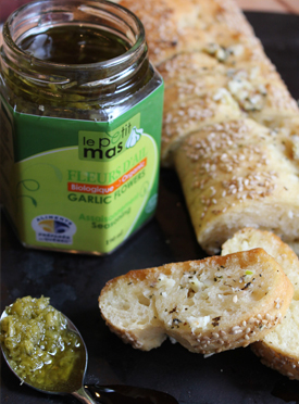 Recette de pain au beurre aux fleurs d'ail ou à l'ail du Québec du Petit Mas  - Recette fleurs d'ail du Québec et ail du Québec Le Petit Mas